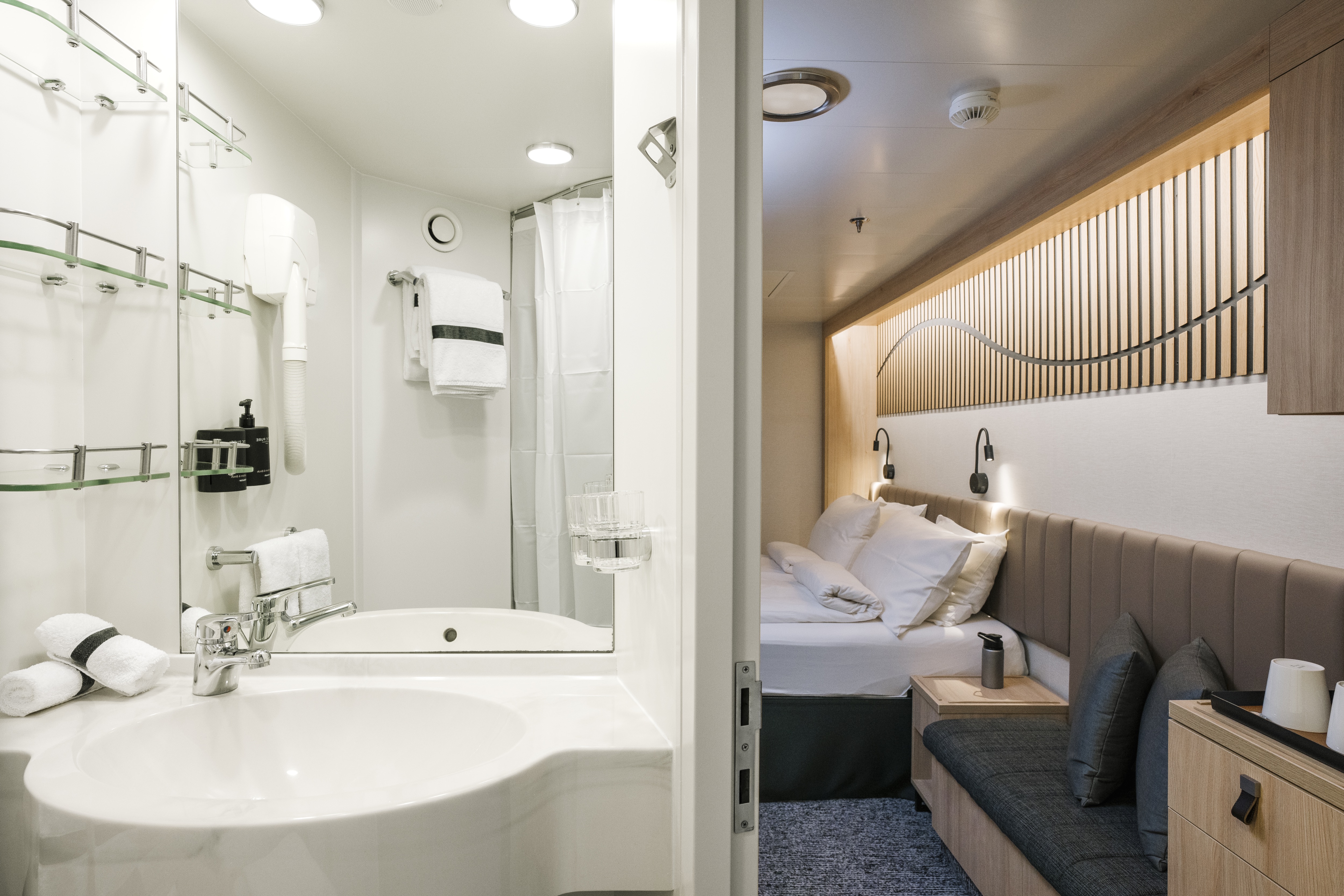 Polar Inside | Inside Cabin